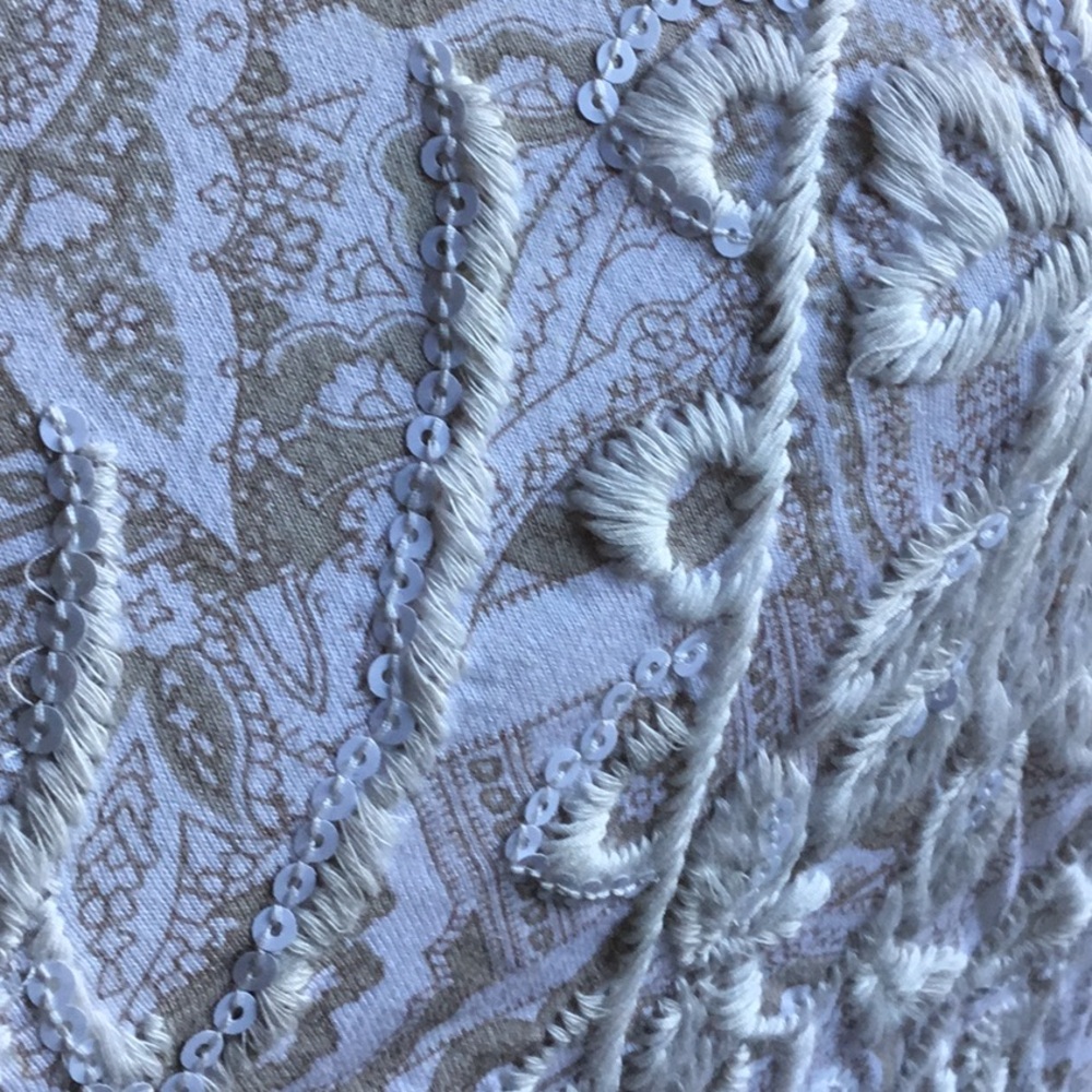 NWOT Chico’s Embroidered Top - Picture 2 of 6